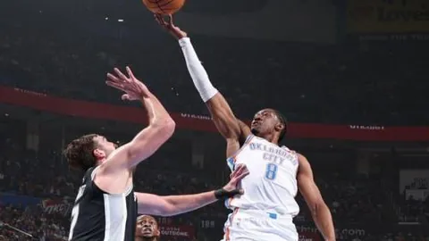 “每日中小学生体育活动时长不应少于两小时”