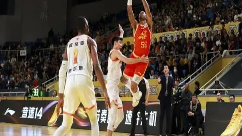 博托沙尼强势近10战8胜！揭秘罗甲焦点战：加拉茨钢铁对决，激战解析大放送！